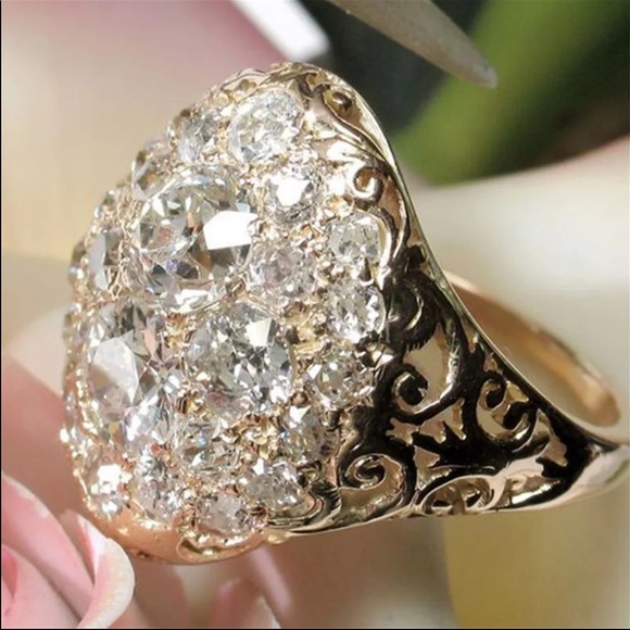 New Women’s Yellow Gold Sapphire Ring 💍 - Picture 2 of 5